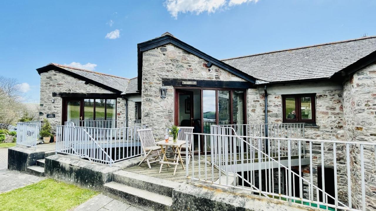 Barnfield - Beautiful Barn, River Views, Close To Quay Holiday home Dittisham