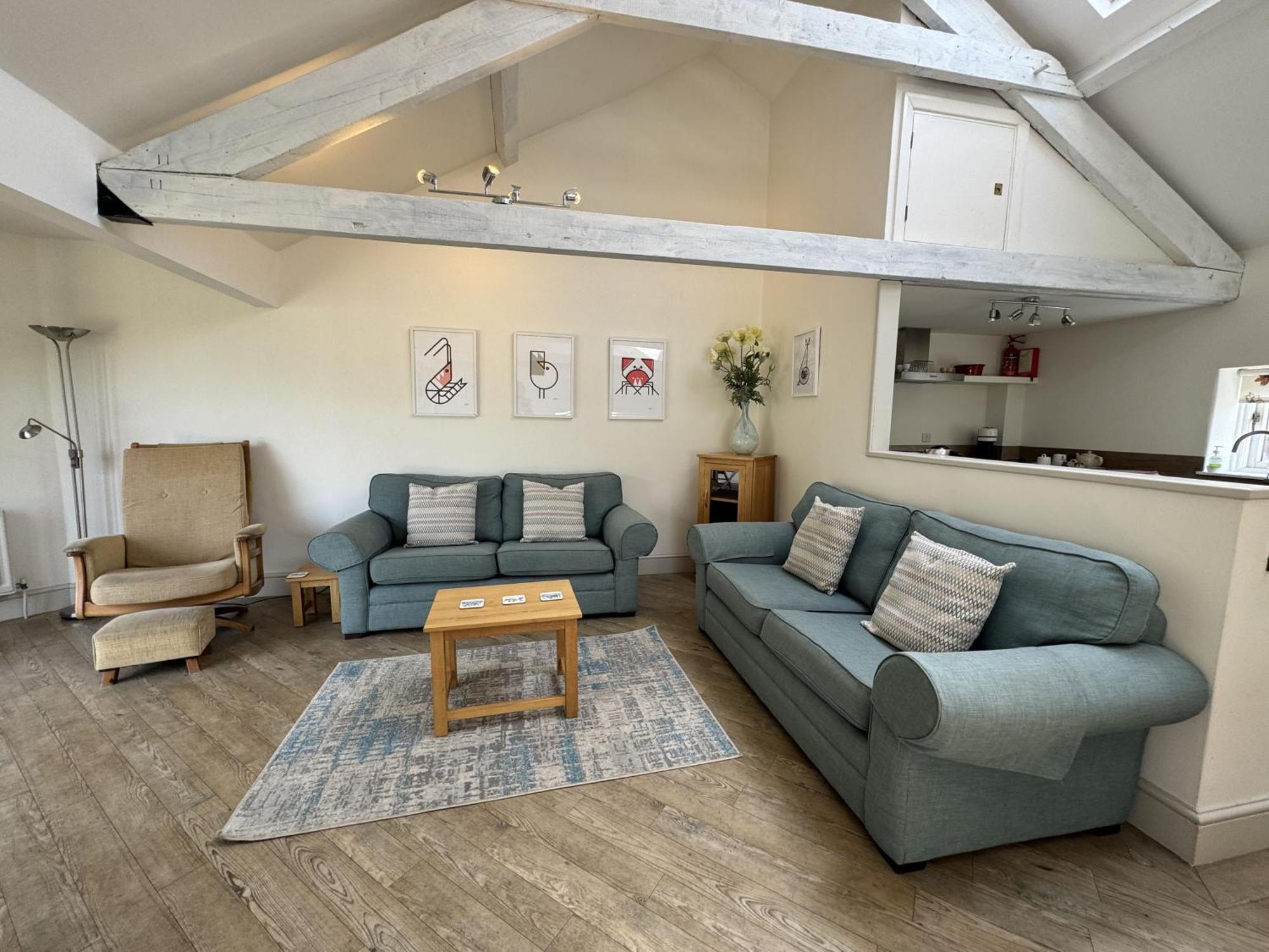 Barnfield - Beautiful Barn, River Views, Close To Quay Holiday home